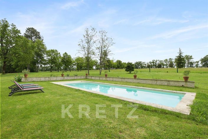 Image No.2-9 Bed Property for sale