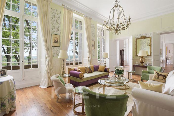 Image No.4-9 Bed Property for sale