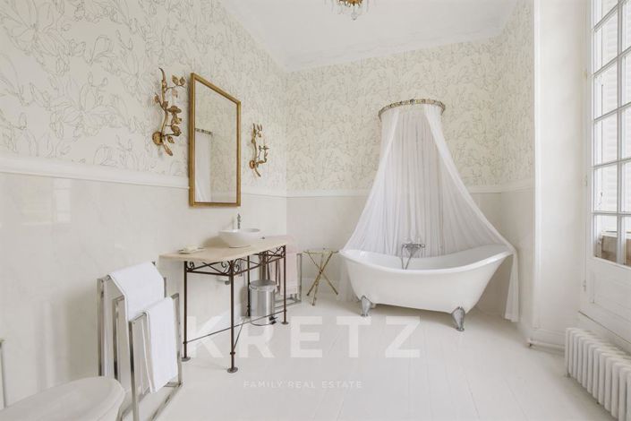 Image No.7-9 Bed Property for sale