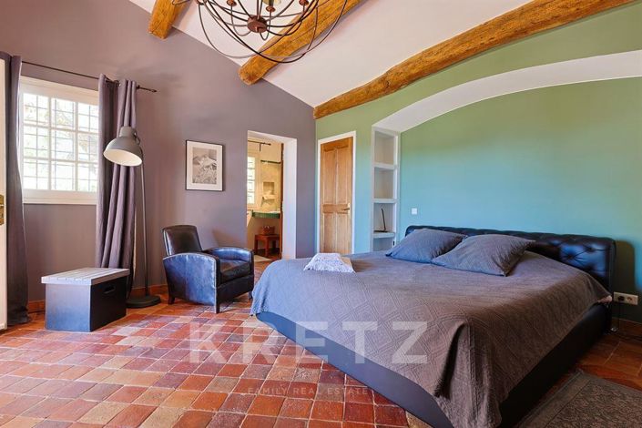 Image No.11-10 Bed House for sale