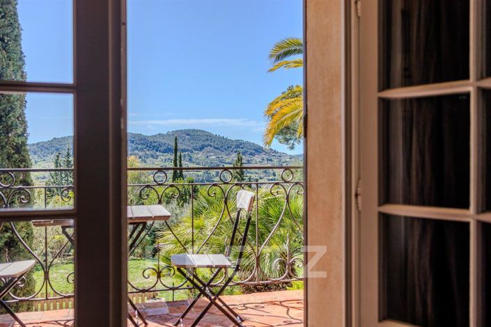 Image No.7-10 Bed House for sale