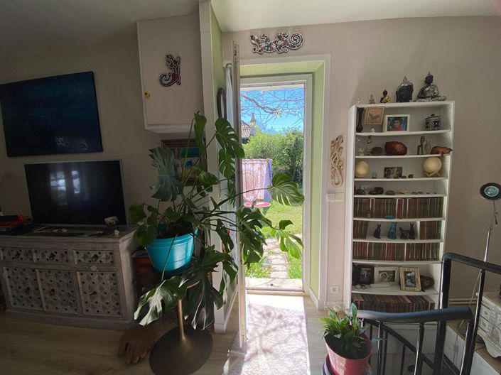 Image No.1-2 Bed House for sale