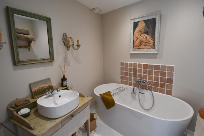 Image No.10-5 Bed House for sale