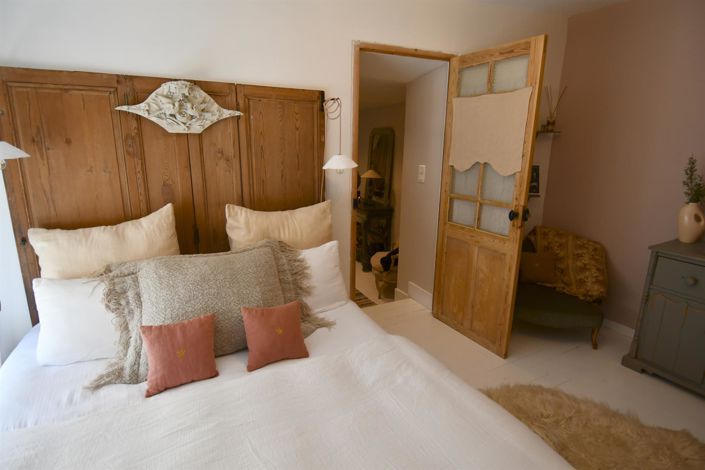 Image No.6-5 Bed House for sale