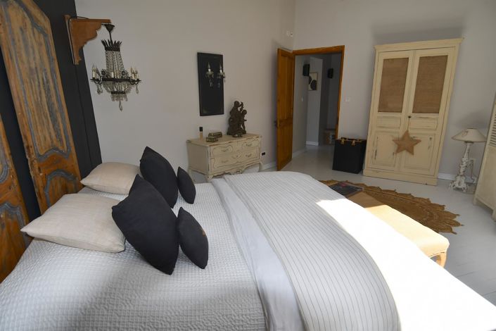 Image No.8-5 Bed House for sale