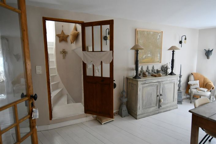 Image No.9-5 Bed House for sale