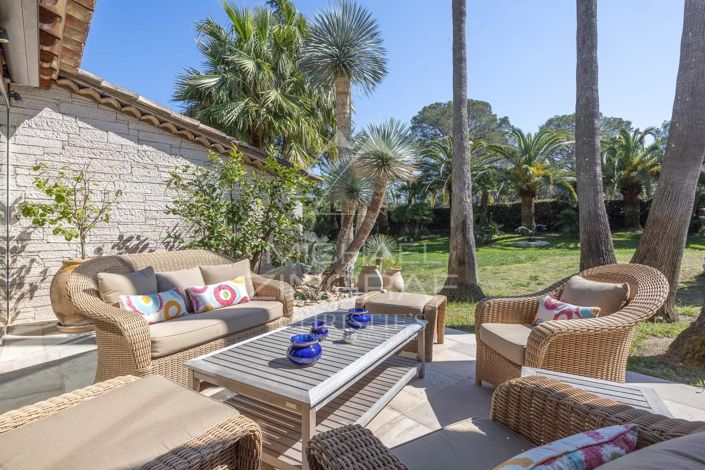 Image No.6-5 Bed House for sale