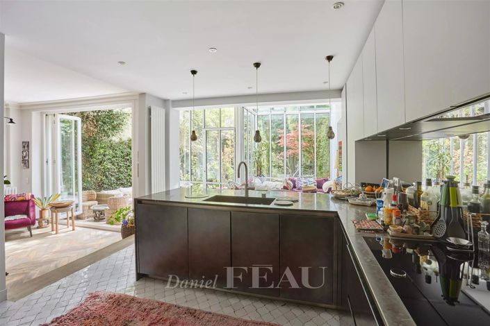 Image No.6-6 Bed House for sale