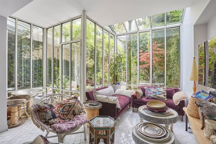 Image No.8-6 Bed House for sale