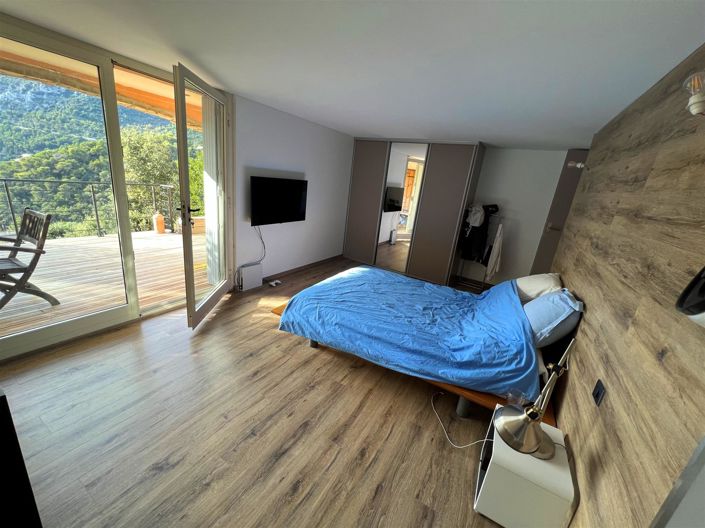 Image No.10-6 Bed House for sale