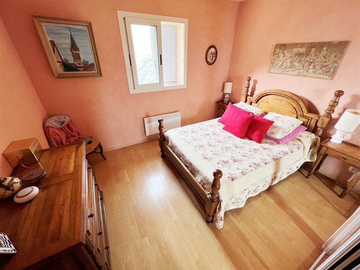 Image No.11-6 Bed House for sale