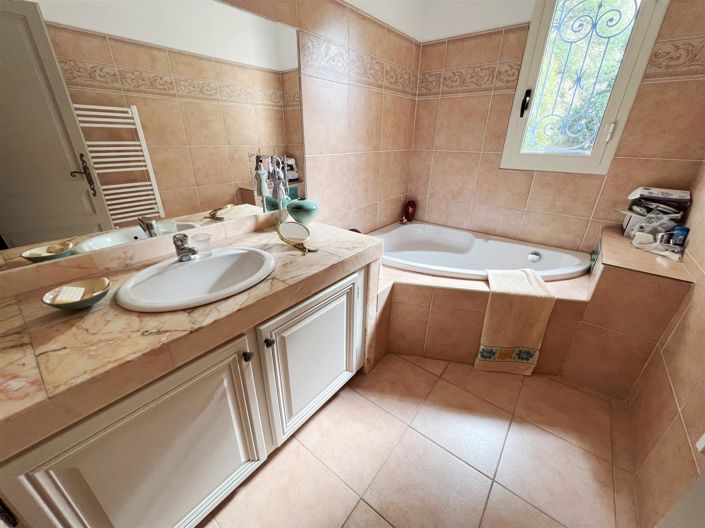 Image No.13-6 Bed House for sale