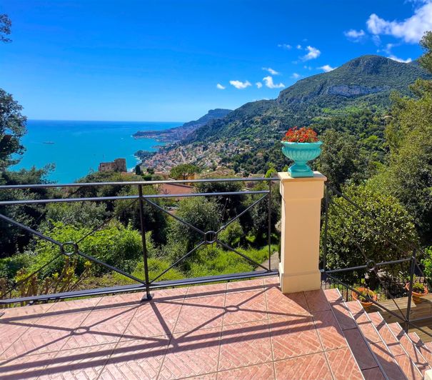 Image No.4-6 Bed House for sale