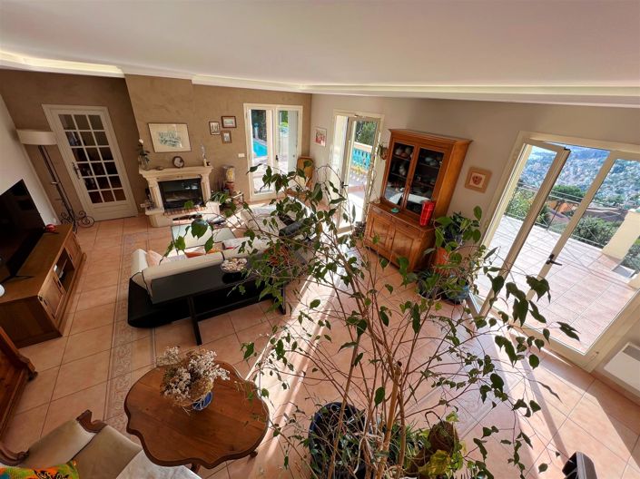 Image No.6-6 Bed House for sale