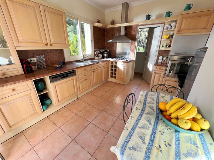 Image No.9-6 Bed House for sale