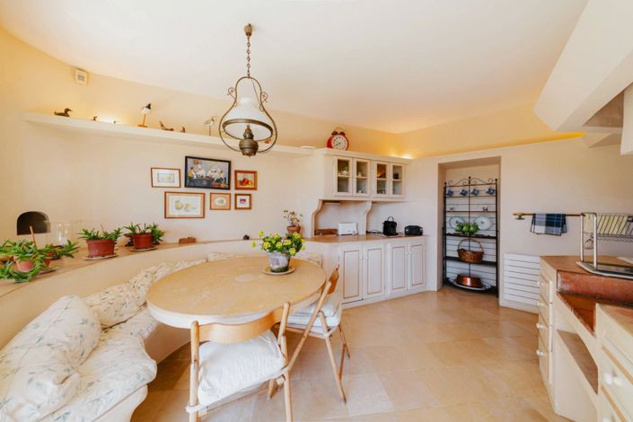 Image No.6-4 Bed House for sale