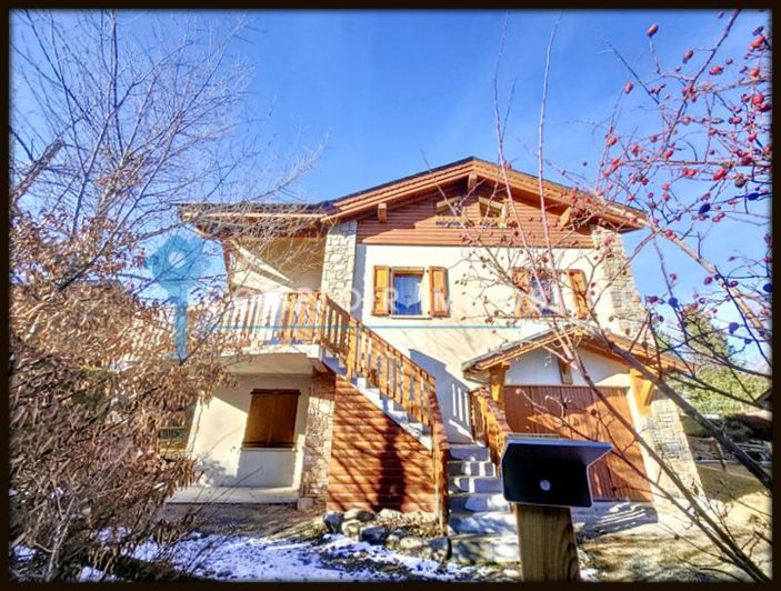 Image No.1-4 Bed House for sale