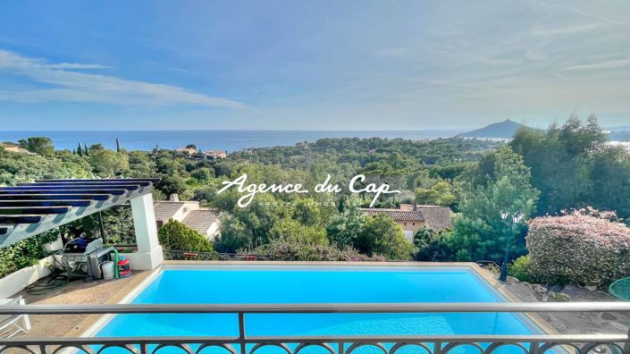Image No.1-4 Bed House for sale