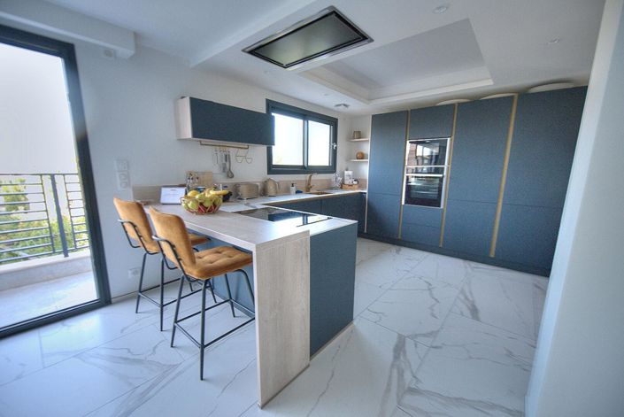 Image No.1-6 Bed House for sale