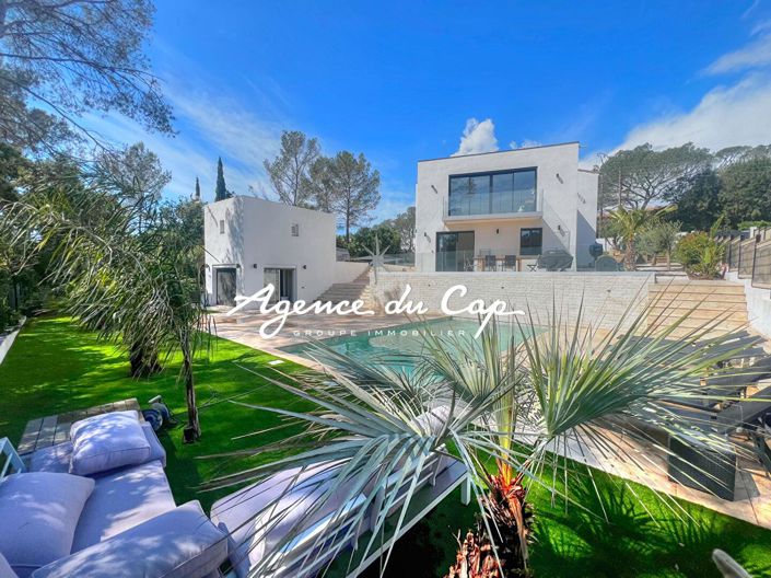 Image No.1-6 Bed Property for sale