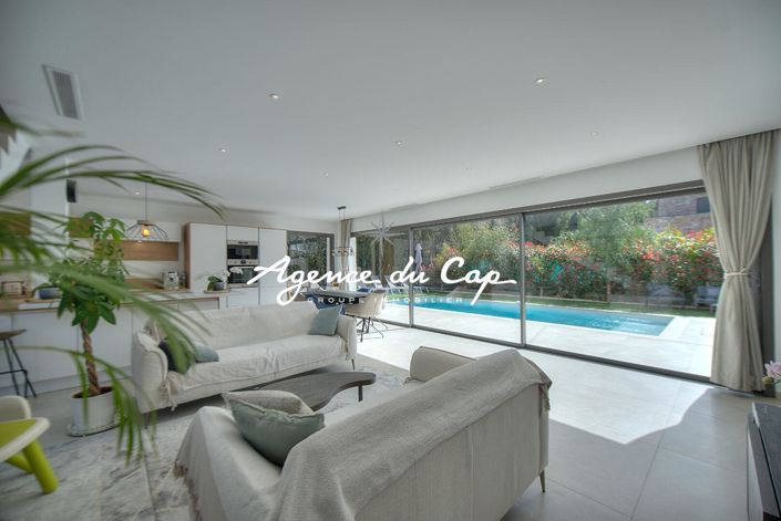 Image No.1-4 Bed House for sale