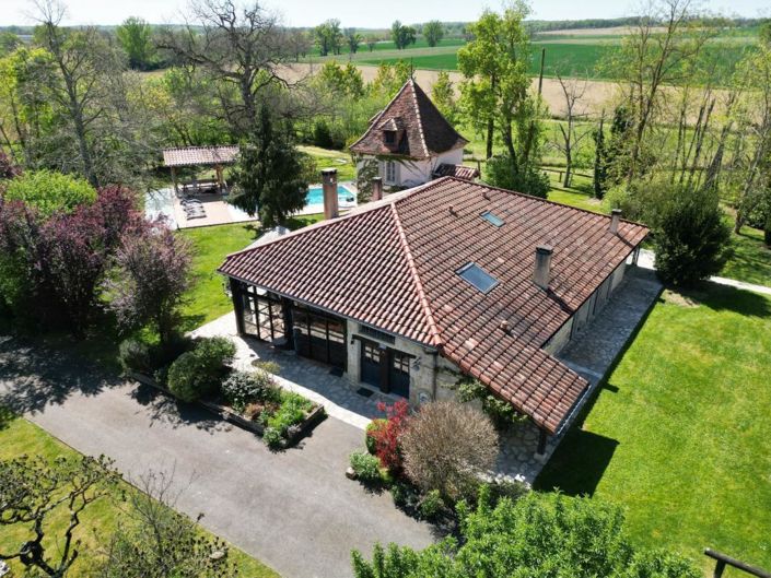 Image No.1-6 Bed House for sale