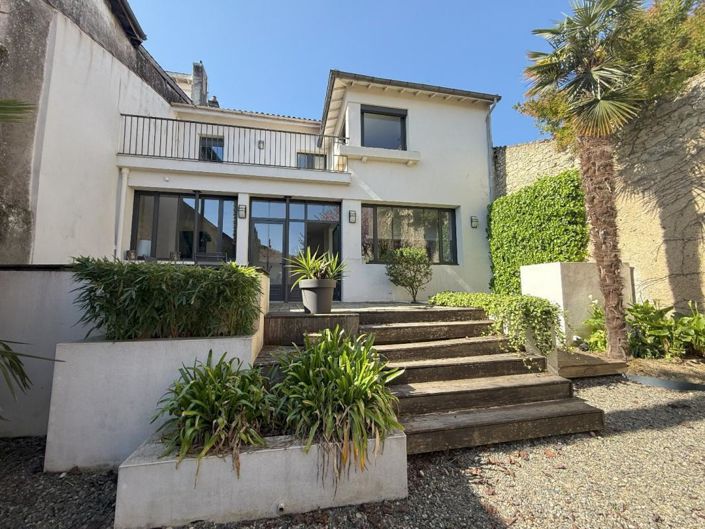 Image No.1-4 Bed House for sale