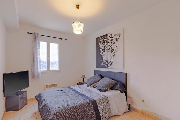 Image No.10-1 Bed Apartment for sale