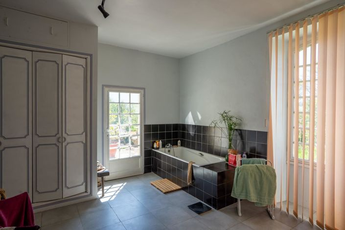 Image No.16-4 Bed House for sale