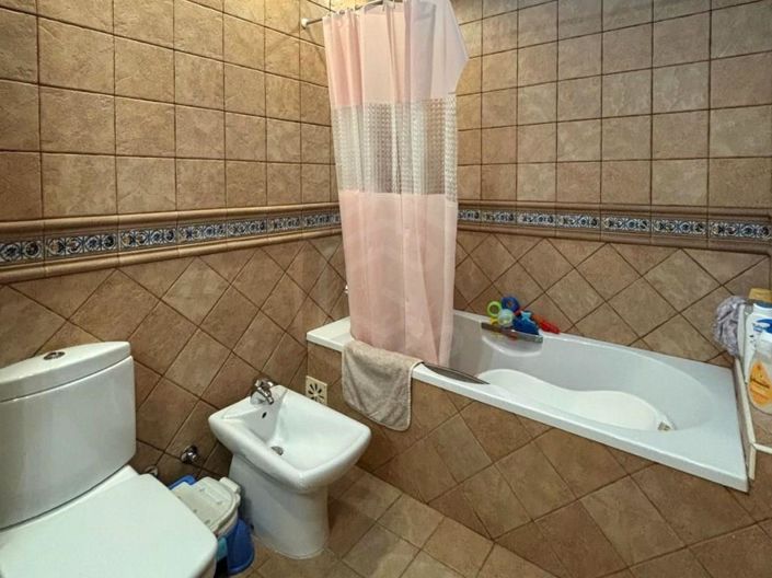 Image No.11-3 Bed House for sale