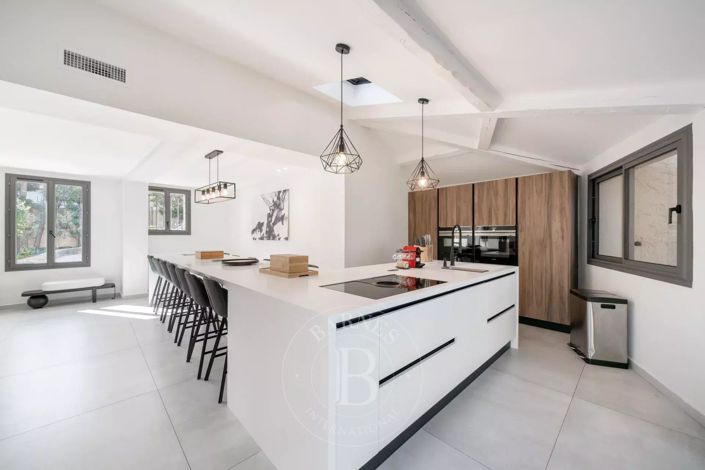 Image No.6-7 Bed House for sale