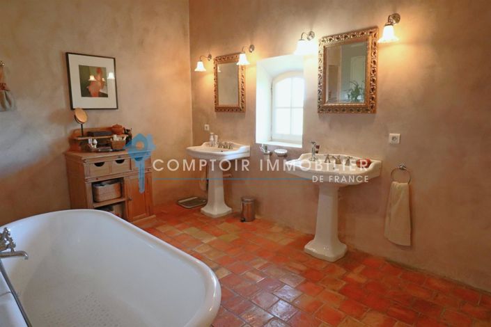 Image No.48-5 Bed House for sale