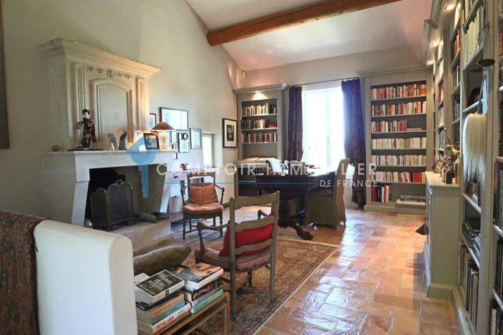 Image No.9-5 Bed House for sale