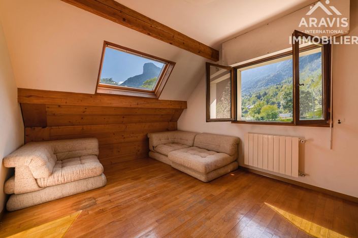 Image No.13-6 Bed House for sale