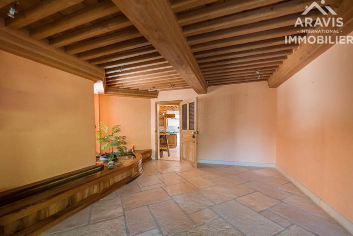 Image No.18-6 Bed House for sale