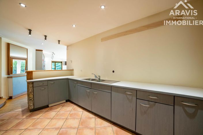 Image No.21-6 Bed House for sale