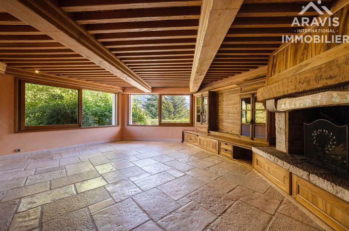 Image No.8-6 Bed House for sale