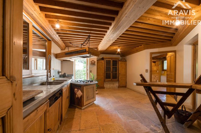 Image No.9-6 Bed House for sale