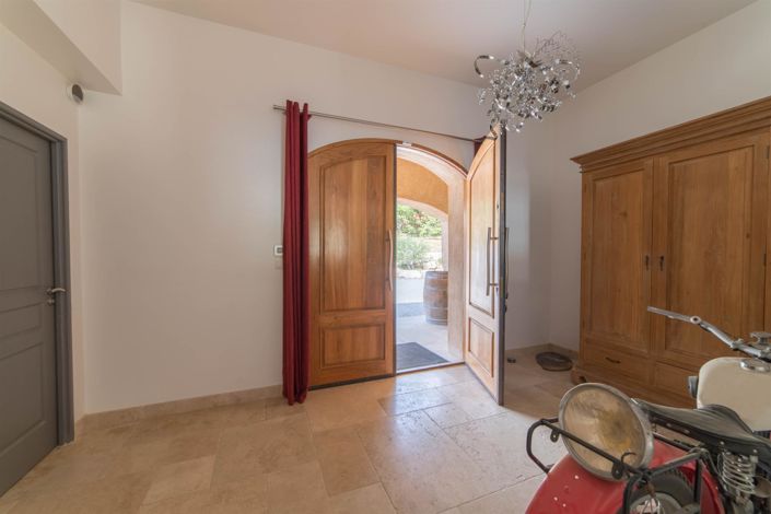 Image No.15-6 Bed House for sale