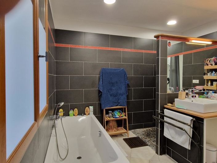 Image No.6-4 Bed House for sale