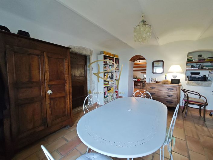 Image No.10-3 Bed House for sale