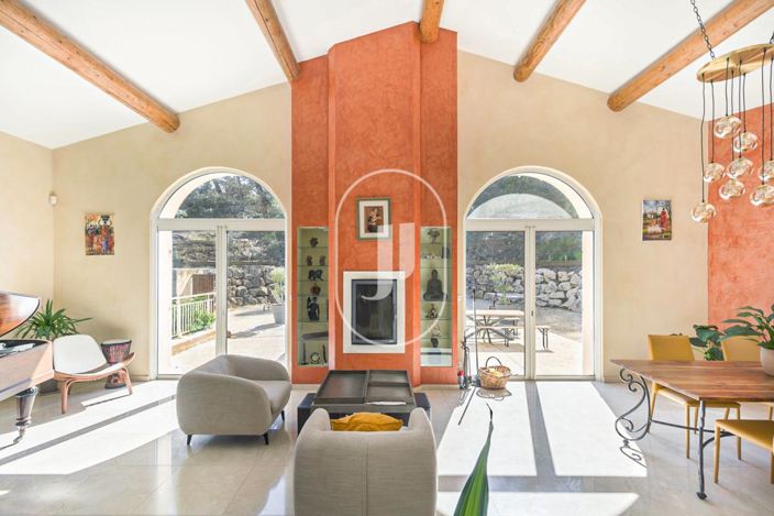 Image No.3-6 Bed House for sale