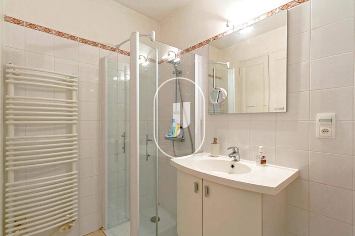 Image No.8-6 Bed House for sale