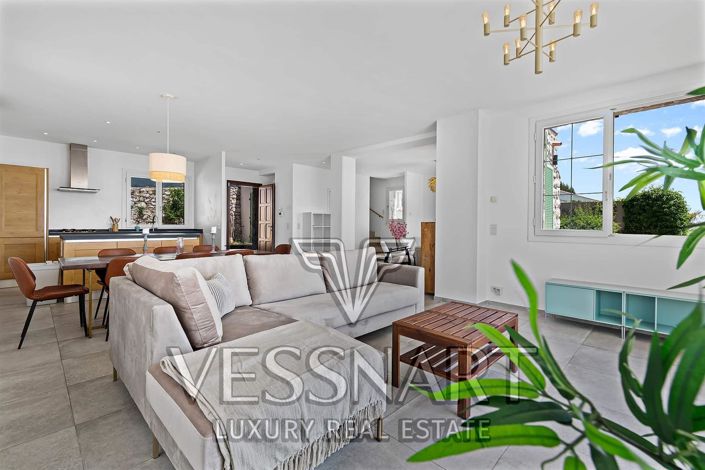 Image No.8-3 Bed House for sale