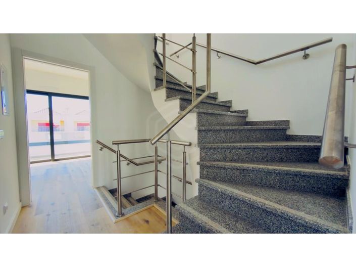 Image No.11-2 Bed House for sale