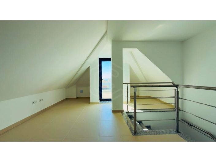 Image No.19-2 Bed House for sale