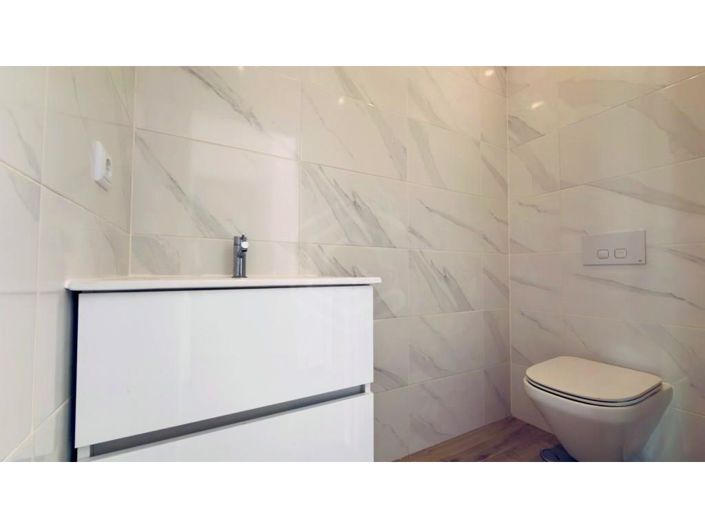 Image No.20-2 Bed House for sale