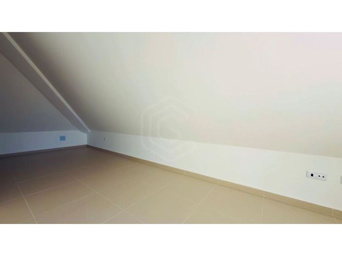 Image No.21-2 Bed House for sale