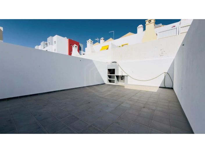 Image No.8-2 Bed House for sale