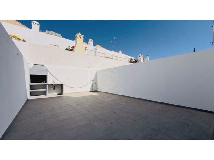 Image No.10-2 Bed House for sale